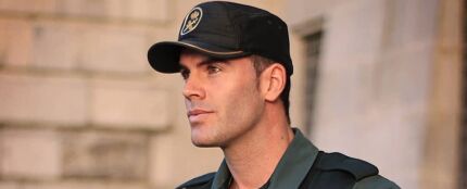 Otra vez la Guardia Civil tira de un atractivo agente en Twitter