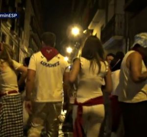 Espejo Público (09-07-18) Una reportera de Espejo Público, víctima de tocamientos y comentarios sobre su físico en San Fermín Espejo Público (09-07-18) Una reportera de Espejo Público, víctima de tocamientos y comentarios sobre su físico en San Fermín