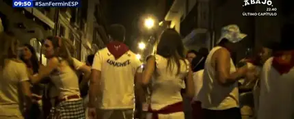 Espejo Público (09-07-18) Una reportera de Espejo Público, víctima de tocamientos y comentarios sobre su físico en San Fermín Espejo Público (09-07-18) Una reportera de Espejo Público, víctima de tocamientos y comentarios sobre su físico en San Fermín