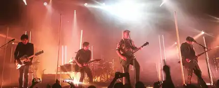 Queens Off The Stone Age durante su concierto en Razzmatazz Queens Off The Stone Age durante su concierto en Razzmatazz