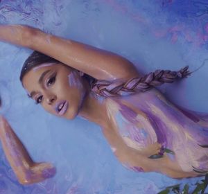 Ariana Grande presenta 'God is a Woman' Ariana Grande presenta 'God is a Woman'