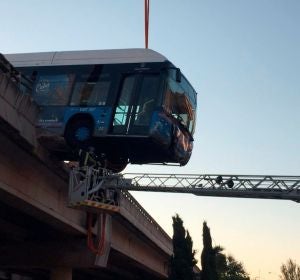 El autobús lanzadera del Mad Cool accidentado El autobús lanzadera del Mad Cool accidentado