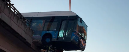 El autobús lanzadera del Mad Cool accidentado El autobús lanzadera del Mad Cool accidentado