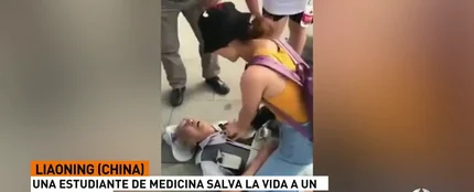 Una estudiante de medicina logra reanimar a un octogenario en plena calle Una estudiante de medicina logra reanimar a un octogenario en plena calle