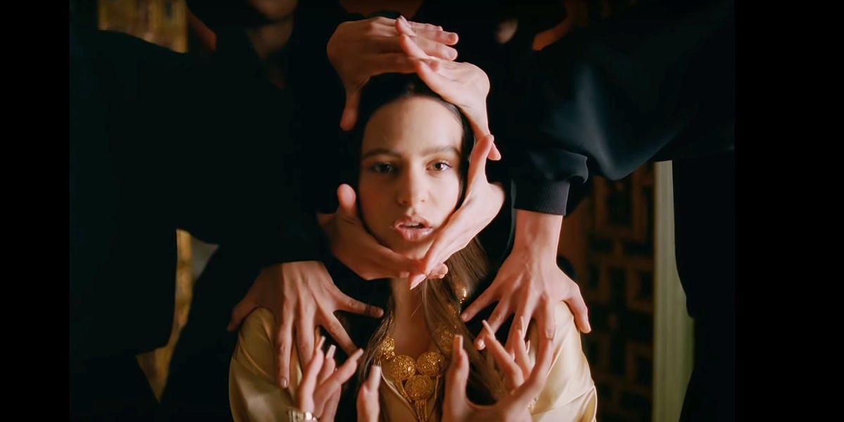 Rosalía en el videoclip de 'Pienso En Tu Mirá'