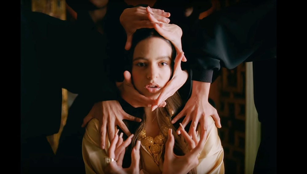 Rosalía en el videoclip de 'Pienso En Tu Mirá'