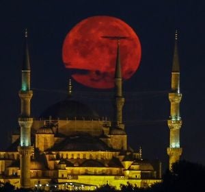 Luna roja sobre Estambul (27-07-2018) Luna roja sobre Estambul (27-07-2018)