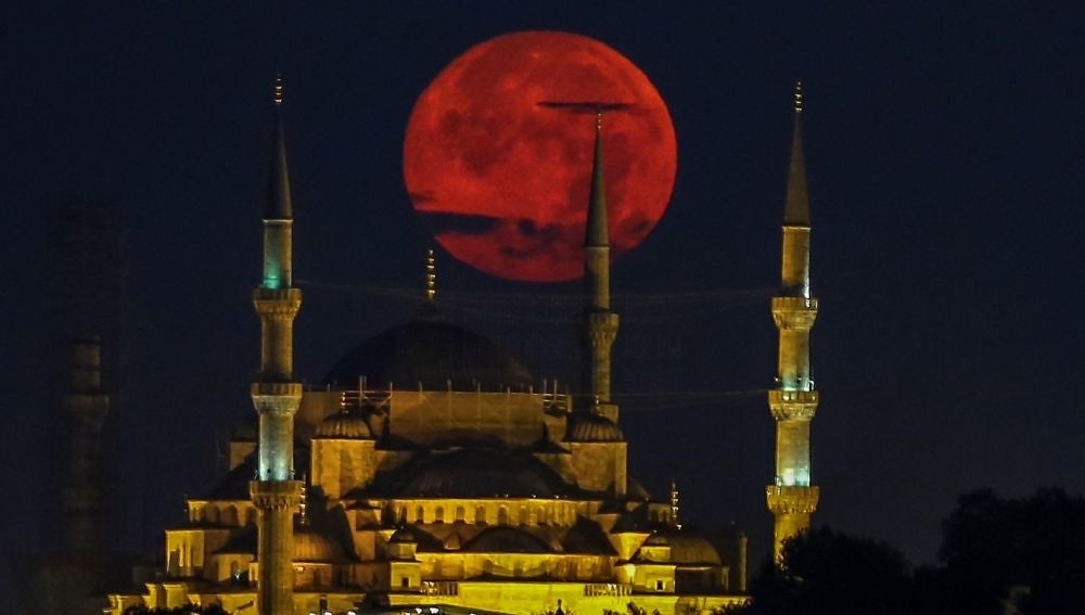 Luna roja sobre Estambul (27-07-2018)