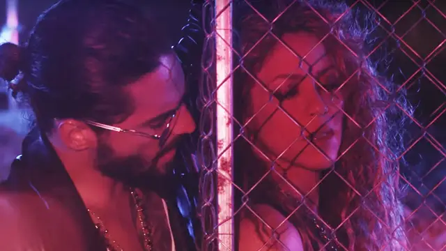 Shakira y Maluma en el videoclip de 'Clandestino'