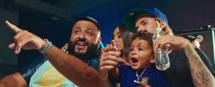 DJ Khaled, su hijo Asahd y Justin Bieber en el videoclip de &#39;No Brainer&#39;
