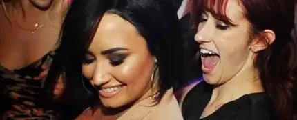 Demi Lovato y la bailarina Dani Vitale Demi Lovato y la bailarina Dani Vitale