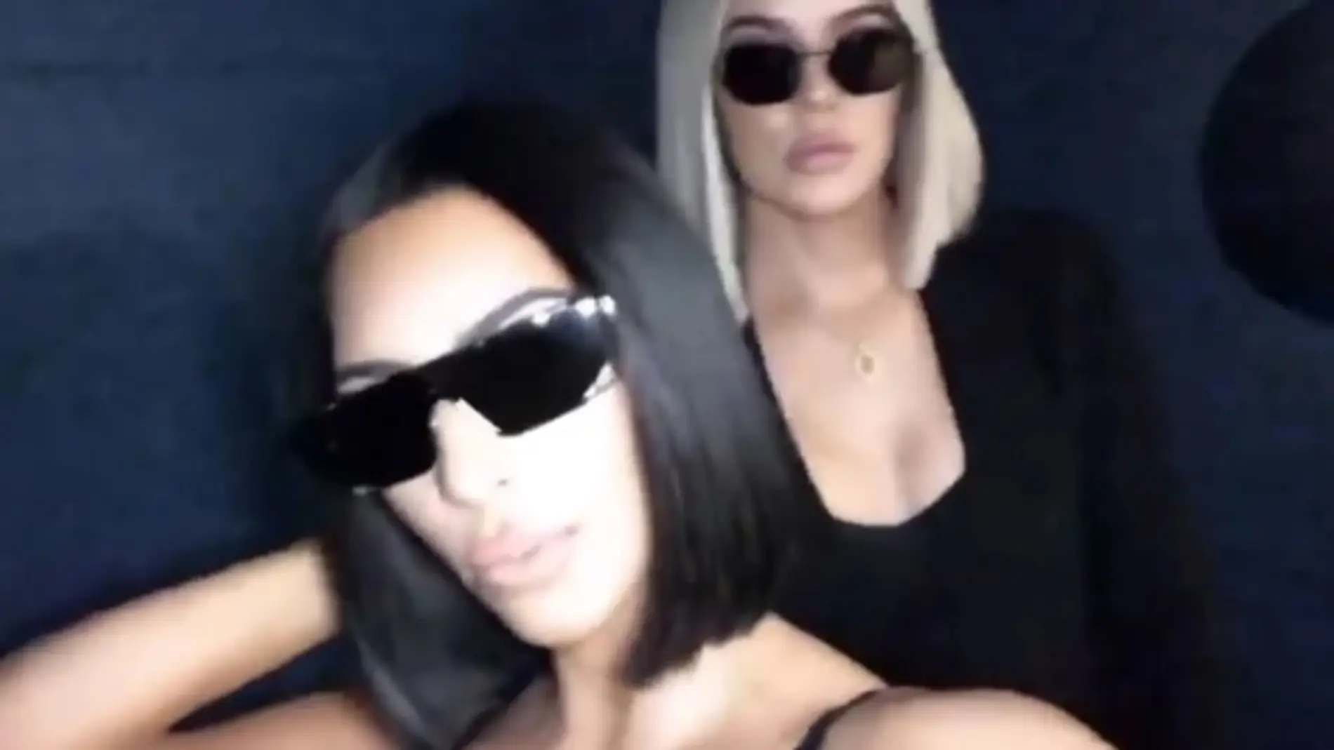 Kim y Khloe Kardashian