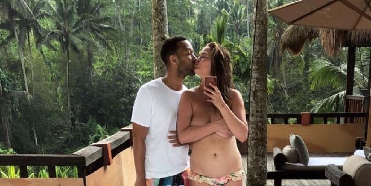 Chrissy Teigen posa en topless junto a John Legend