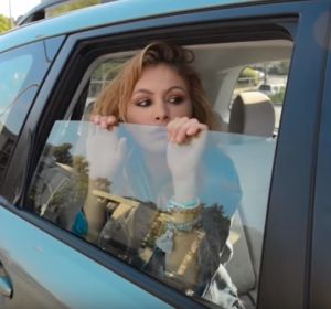 Paulina Rubio en el spot de PETA Paulina Rubio en el spot de PETA