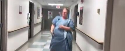 El divertido baile de una embarazada en unn hospital antes de dar a luz