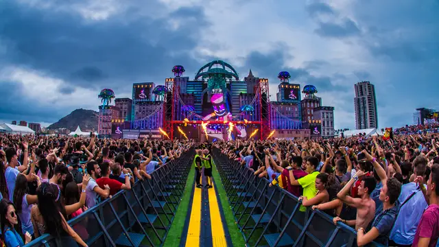 Marshmello durante su actuación en Medusa Sunbeach Festival 2018