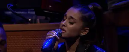 Ariana Grande recuerda a Aretha Franklin con '(You Make Me Feel Like) A Natural Woman' Ariana Grande recuerda a Aretha Franklin con '(You Make Me Feel Like) A Natural Woman'