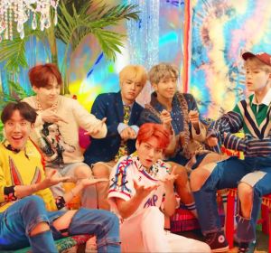 Videoclip 'Idol' de BTS Videoclip 'Idol' de BTS