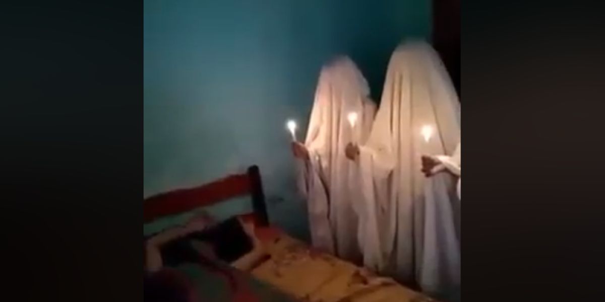 Unos chicos gastan una terrorífica broma a su amigo mientras duerme
