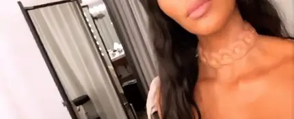 Collar 'implantado' de Kim Kardashian Collar 'implantado' de Kim Kardashian