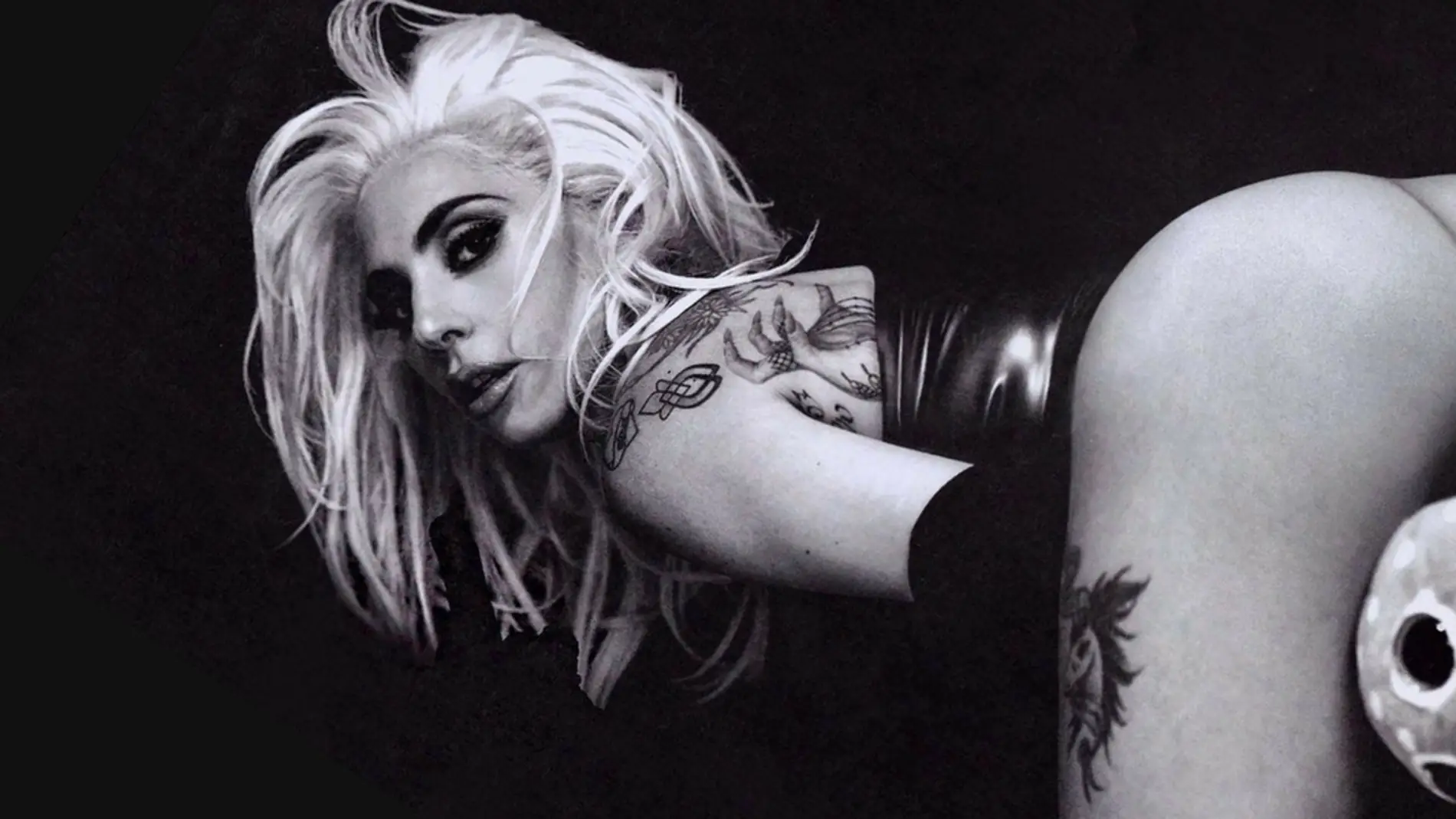 Lady Gaga en la sesión de fotos de Eli Russell Linnetz title=