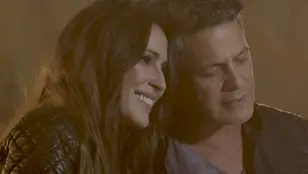 Malú y Alejandro Sanz en el videoclip de 'Llueve Alegría'