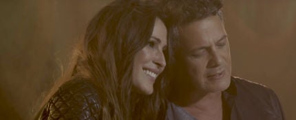 Malú y Alejandro Sanz en el videoclip de &#39;Llueve Alegría&#39;