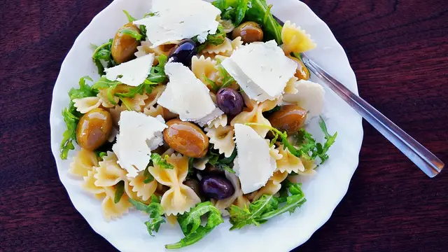 Descubren que la dieta mediterránea alarga la vida en mayores