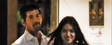Miguel Ángel Muñoz y Ana Guerra a la salida del restaurante 