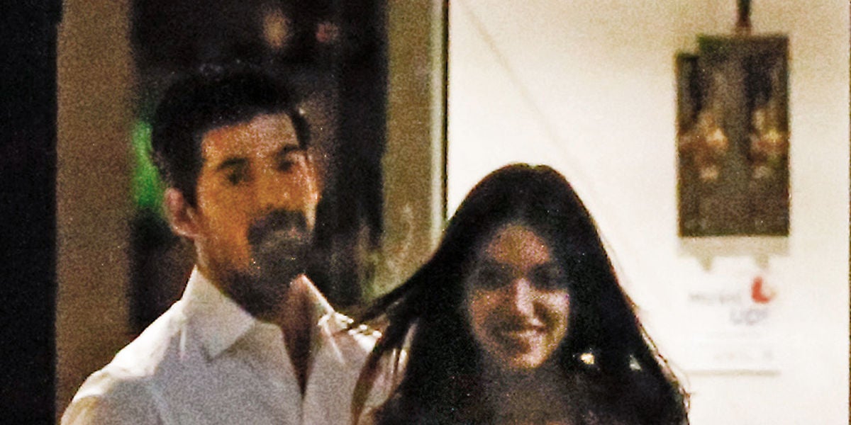 Miguel Ángel Muñoz y Ana Guerra a la salida del restaurante