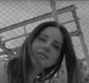 Lana del Rey en el videoclip 'Mariners Apartment Complex' Lana del Rey en el videoclip 'Mariners Apartment Complex'