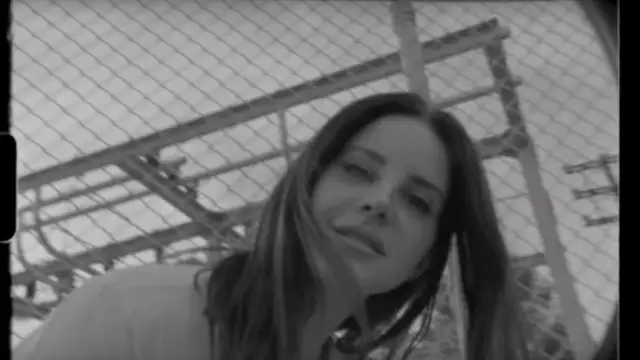 Lana del Rey en el videoclip 'Mariners Apartment Complex'