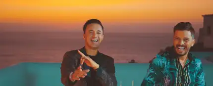 RedOne y Hatim Ammor en la versión en árabe de 'Nos fuimos lejos' de Descemer Bueno y Enrique Iglesias RedOne y Hatim Ammor en la versión en árabe de 'Nos fuimos lejos' de Descemer Bueno y Enrique Iglesias