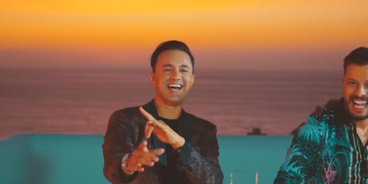 RedOne y Hatim Ammor en la versión en árabe de 'Nos fuimos lejos' de Descemer Bueno y Enrique Iglesias
