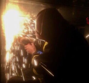 Los bomberos rescataron a un joven que se cayó al intentar hacerse un selfie Los bomberos rescataron a un joven que se cayó al intentar hacerse un selfie