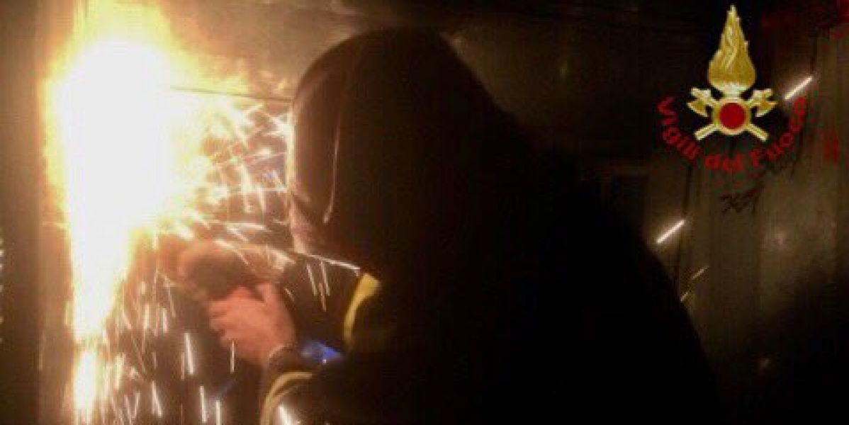 Los bomberos rescataron a un joven que se cayó al intentar hacerse un selfie