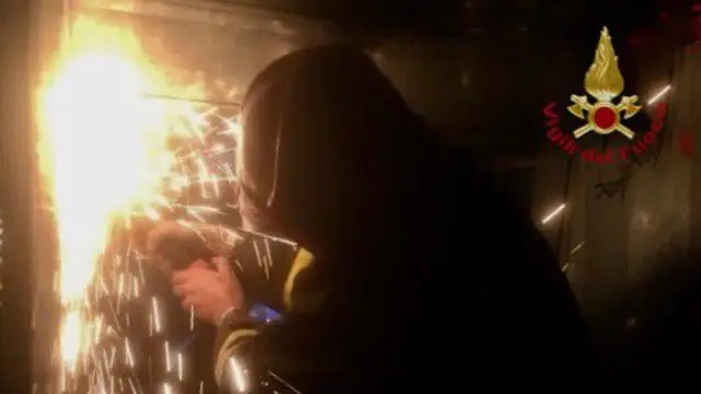 Los bomberos rescataron a un joven que se cayó al intentar hacerse un selfie