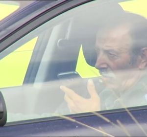 Las reformas del carné de conducir que propone la DGT: quitar más puntos por usar el móvil y por no llevar cinturón o casco Las reformas del carné de conducir que propone la DGT: quitar más puntos por usar el móvil y por no llevar cinturón o casco
