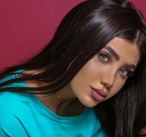 La modelo iraquí Tara Fares La modelo iraquí Tara Fares
