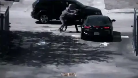 Salen a la luz las imágenes del asesinato a tiros del rapero XXXTentacion Salen a la luz las imágenes del asesinato a tiros del rapero XXXTentacion