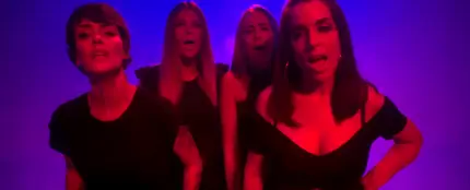 Vega, Lorena Gómez, Sonia Gómez y Ruth Lorenzo en el videoclip 'Caza de pañuelos' de Rayden Vega, Lorena Gómez, Sonia Gómez y Ruth Lorenzo en el videoclip 'Caza de pañuelos' de Rayden
