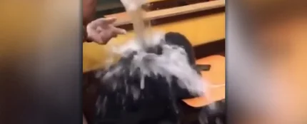 Despedido por humillar a un mendigo Despedido por humillar a un mendigo