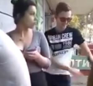 A esta chica no le hace ninguna gracia que le bailen 'Swish Swish' A esta chica no le hace ninguna gracia que le bailen 'Swish Swish'