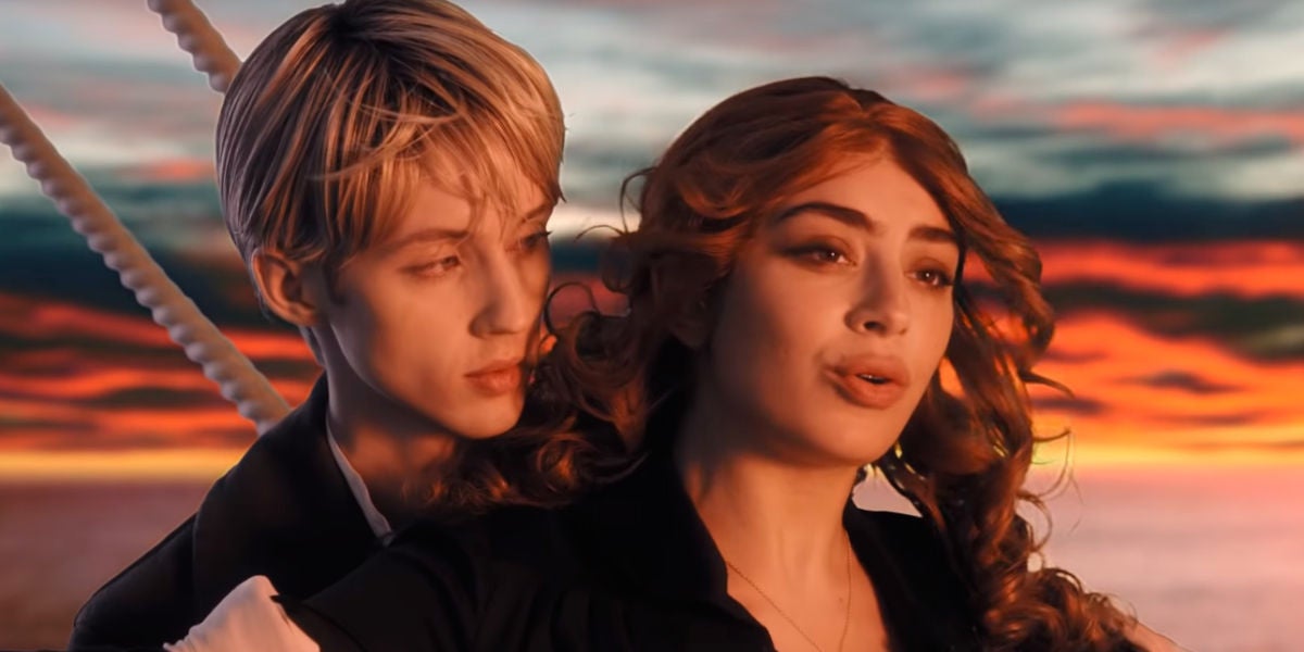 Charli XCX y Troye Sivan viajan en el tiempo en ‘1999’