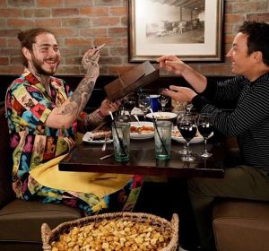 Post Malone y Jimmy Fallon cenan juntos Post Malone y Jimmy Fallon cenan juntos