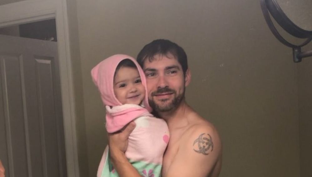El adorable vídeo de un padre y su hija cantando Maroon 5