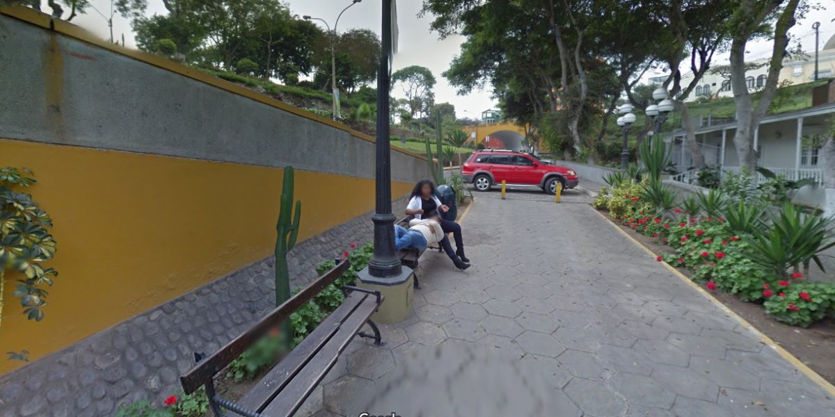 Una pareja de amantes pillados por Google Maps