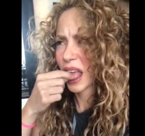 La cantante Shakira se lanza a degustar insectos en México La cantante Shakira se lanza a degustar insectos en México