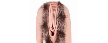 La nueva bufanda de Fendi con forma de vagina La nueva bufanda de Fendi con forma de vagina