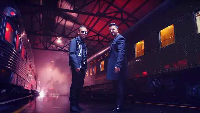 Ozuna y Luis Fonsi en el videoclip de 'Imposible'